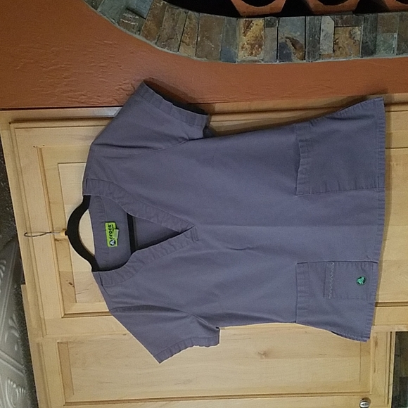 CROCS Tops - Crocs Gray Short Sleeve Scrub Top